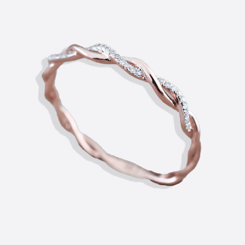 Zierlicher Stapelring mit Pavé-Twist