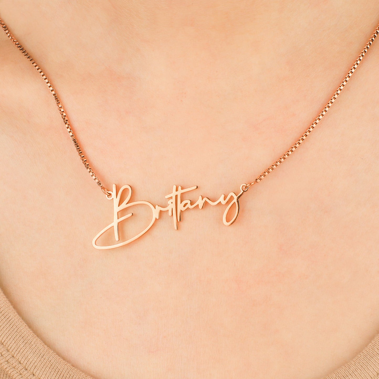 Modern Name Necklace in rose gold tone, worn on a model