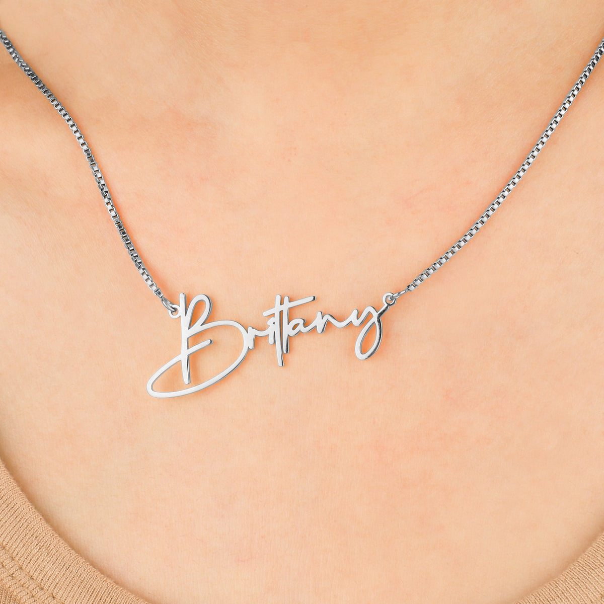 Modern Name Necklace in 925 sterling silver, worn on a model