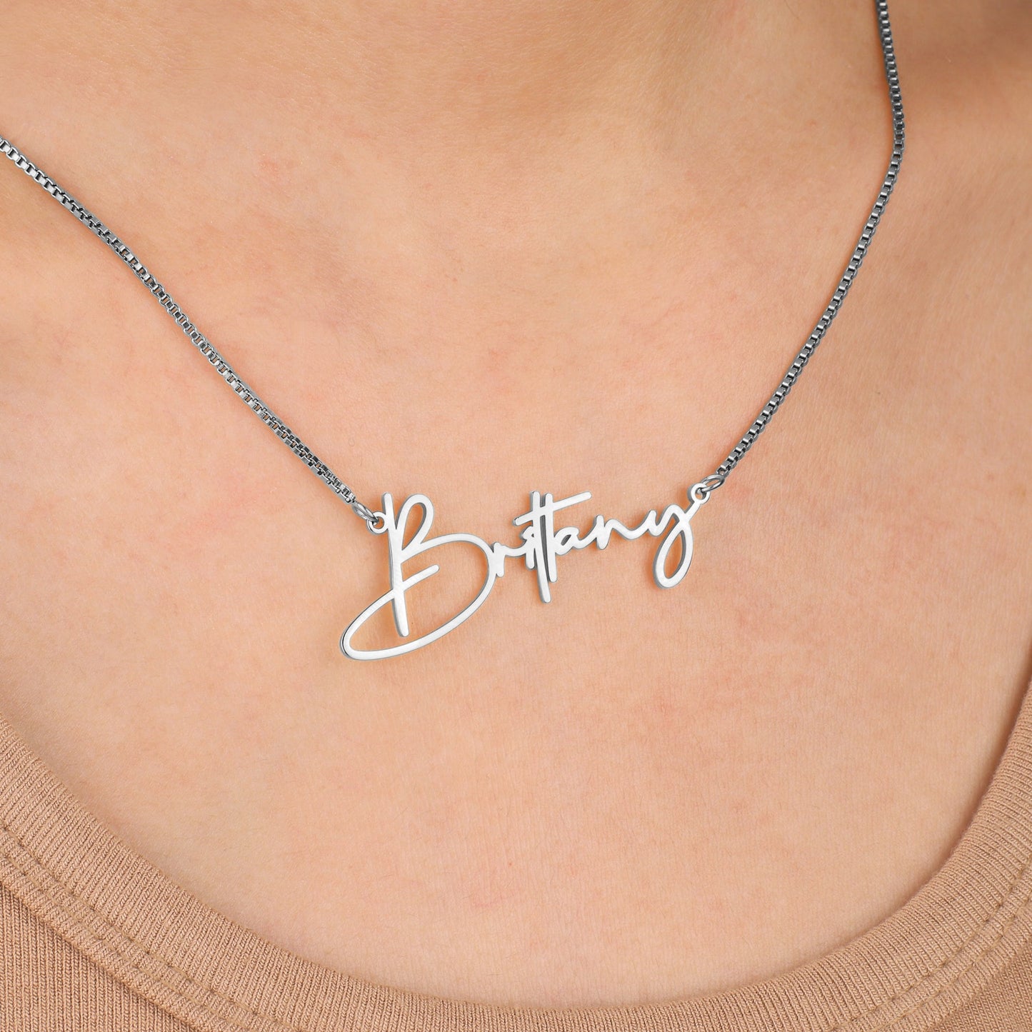Modern Name Necklace in 925 sterling silver, worn on a model