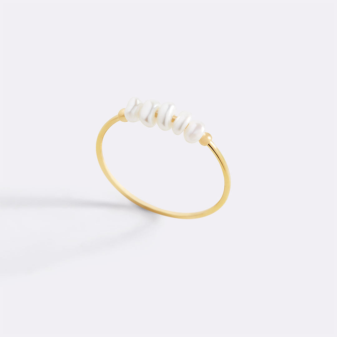 Mini Pearl Ring in gold tone
