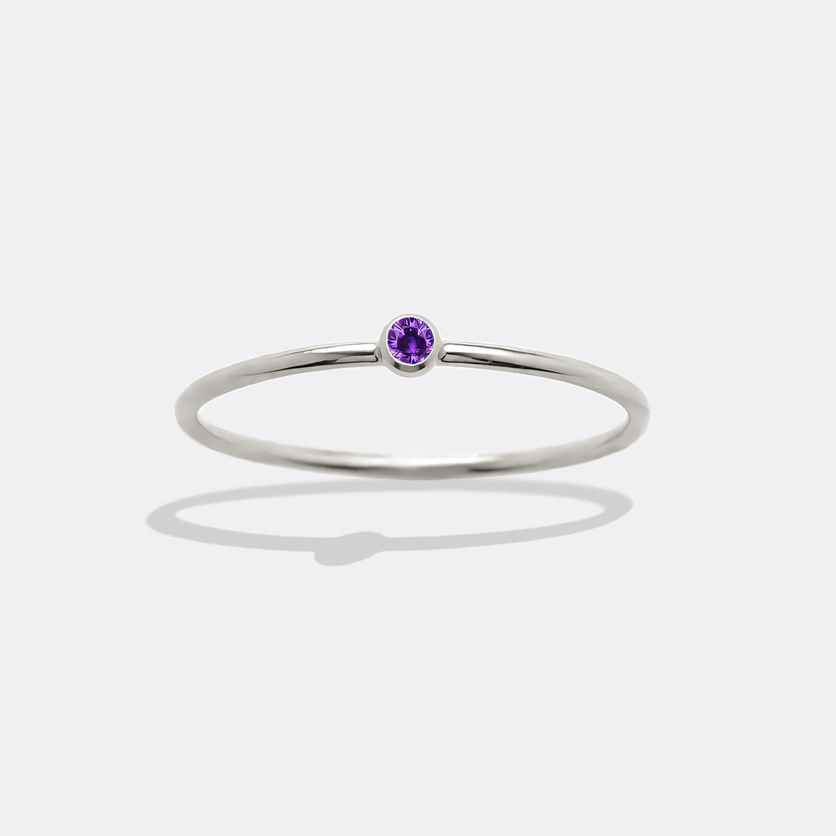 Minimalistischer Bezel-Set Juni-Geburtsstein-Stapelring