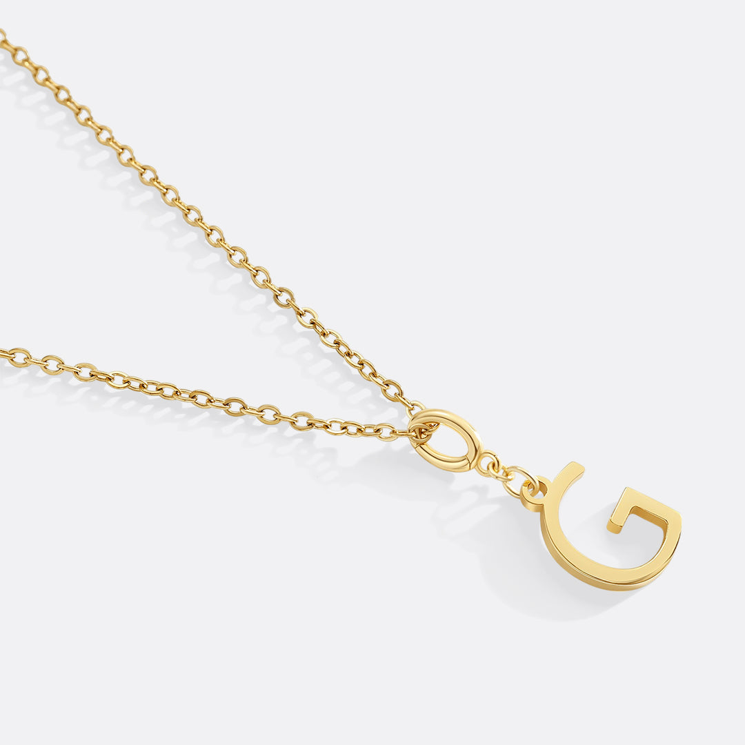 Collana con ciondolo iniziale minimalista