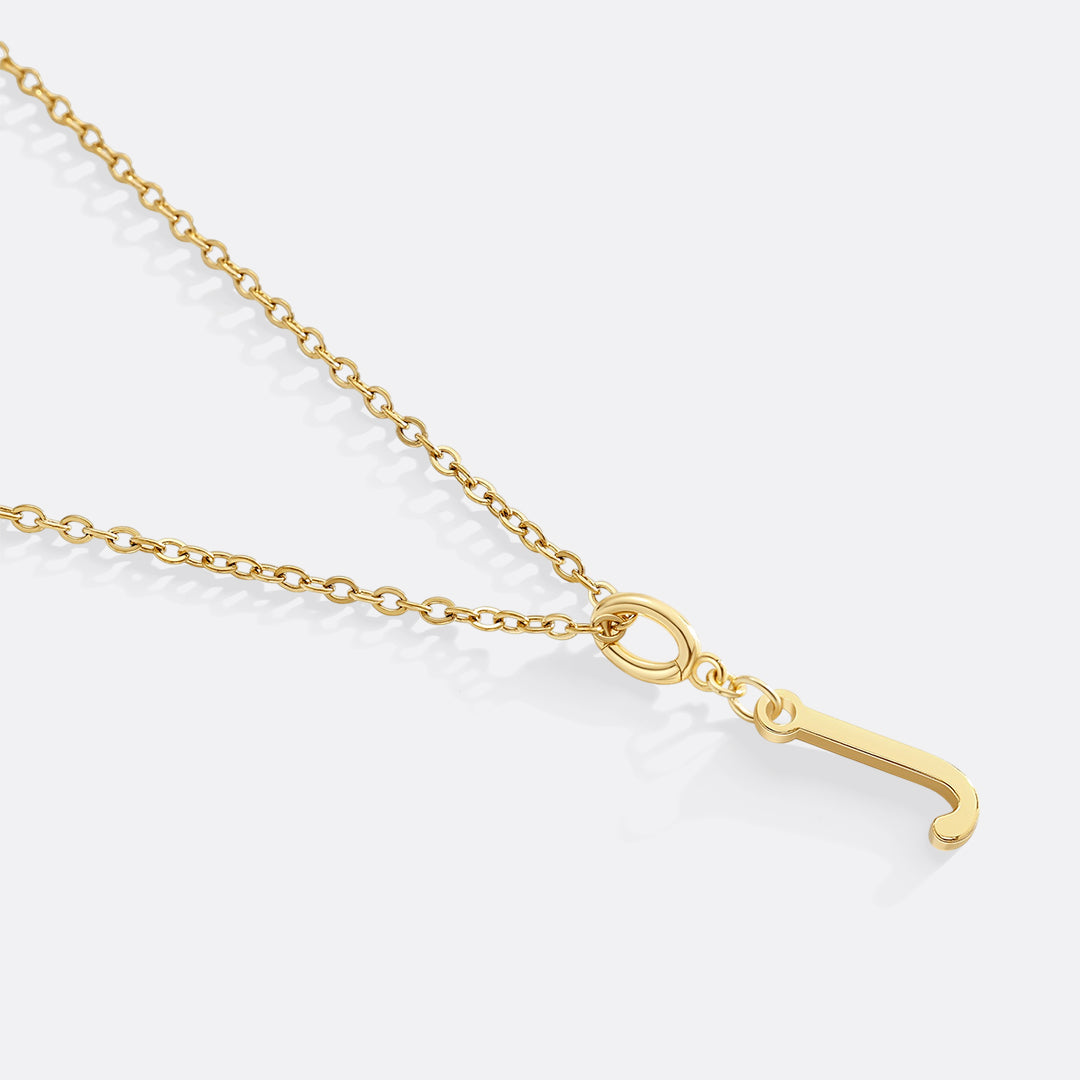 Collana con ciondolo iniziale minimalista