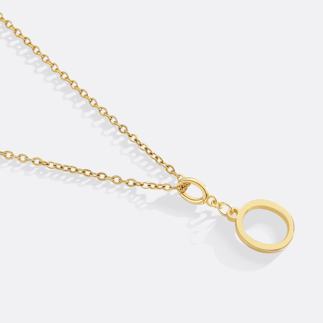 Collana con ciondolo iniziale minimalista