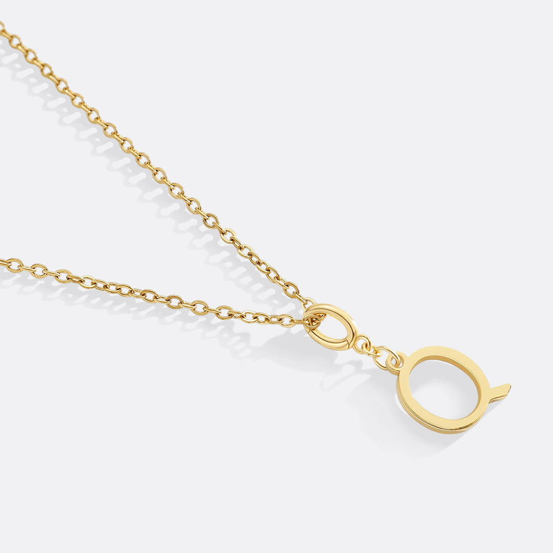Collana con ciondolo iniziale minimalista