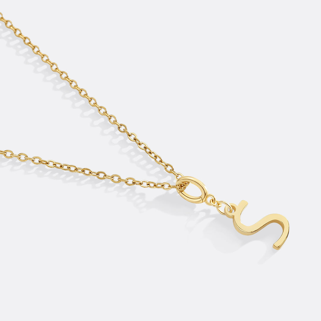 Collana con ciondolo iniziale minimalista