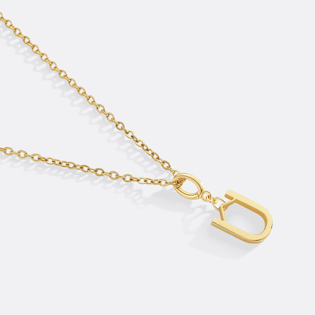 Collana con ciondolo iniziale minimalista