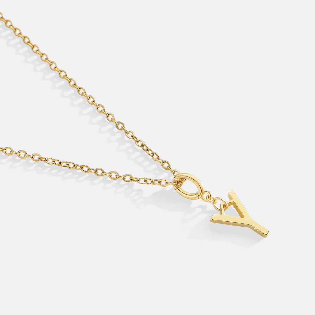 Collana con ciondolo iniziale minimalista