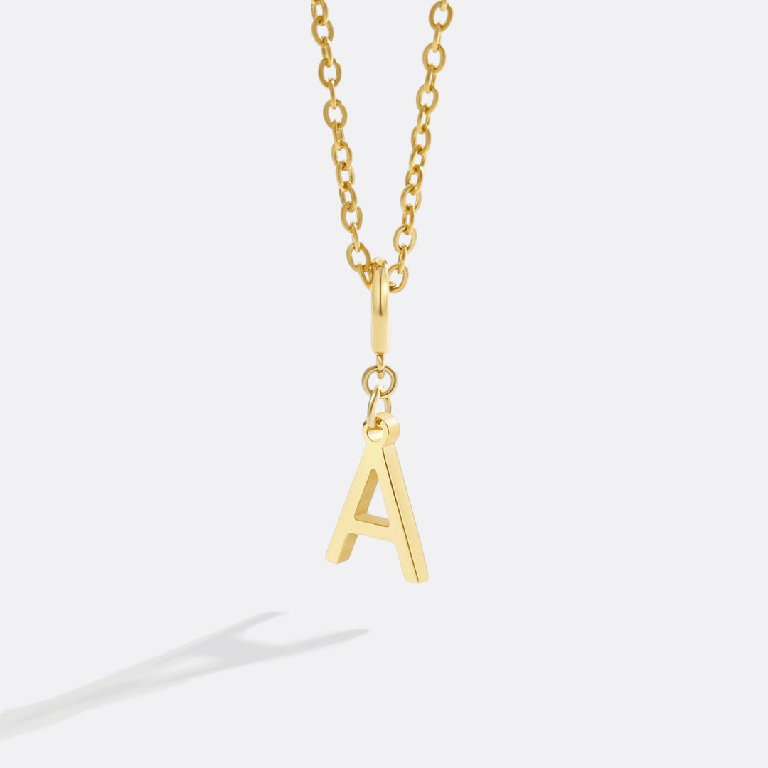 Collana con ciondolo iniziale minimalista
