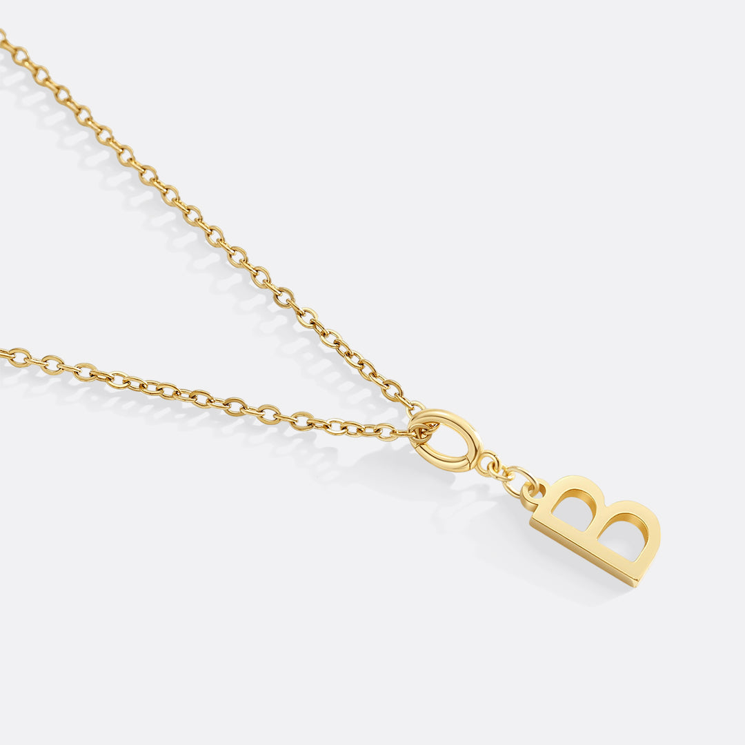 Collana con ciondolo iniziale minimalista