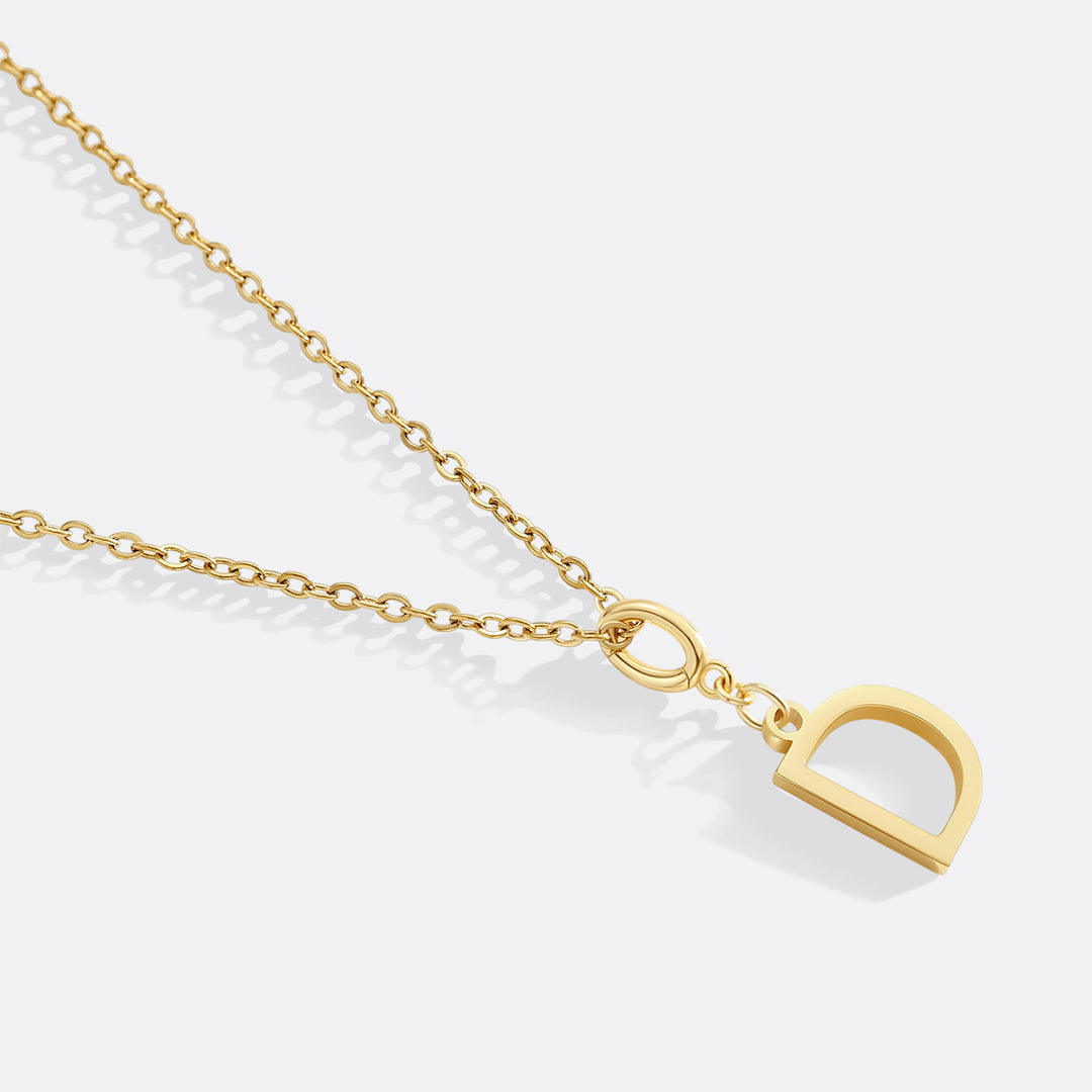 Collana con ciondolo iniziale minimalista