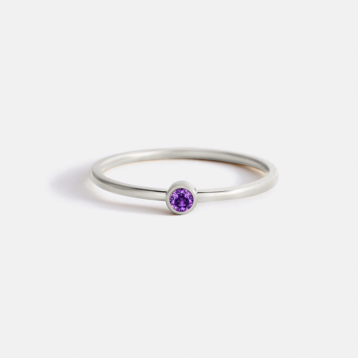 Minimalistischer Bezel-Set Juni-Geburtsstein-Stapelring