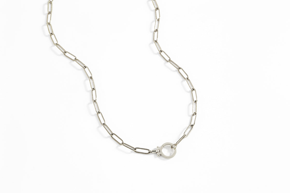 Minzfarbene Halskette mit Paperclip-Textur
