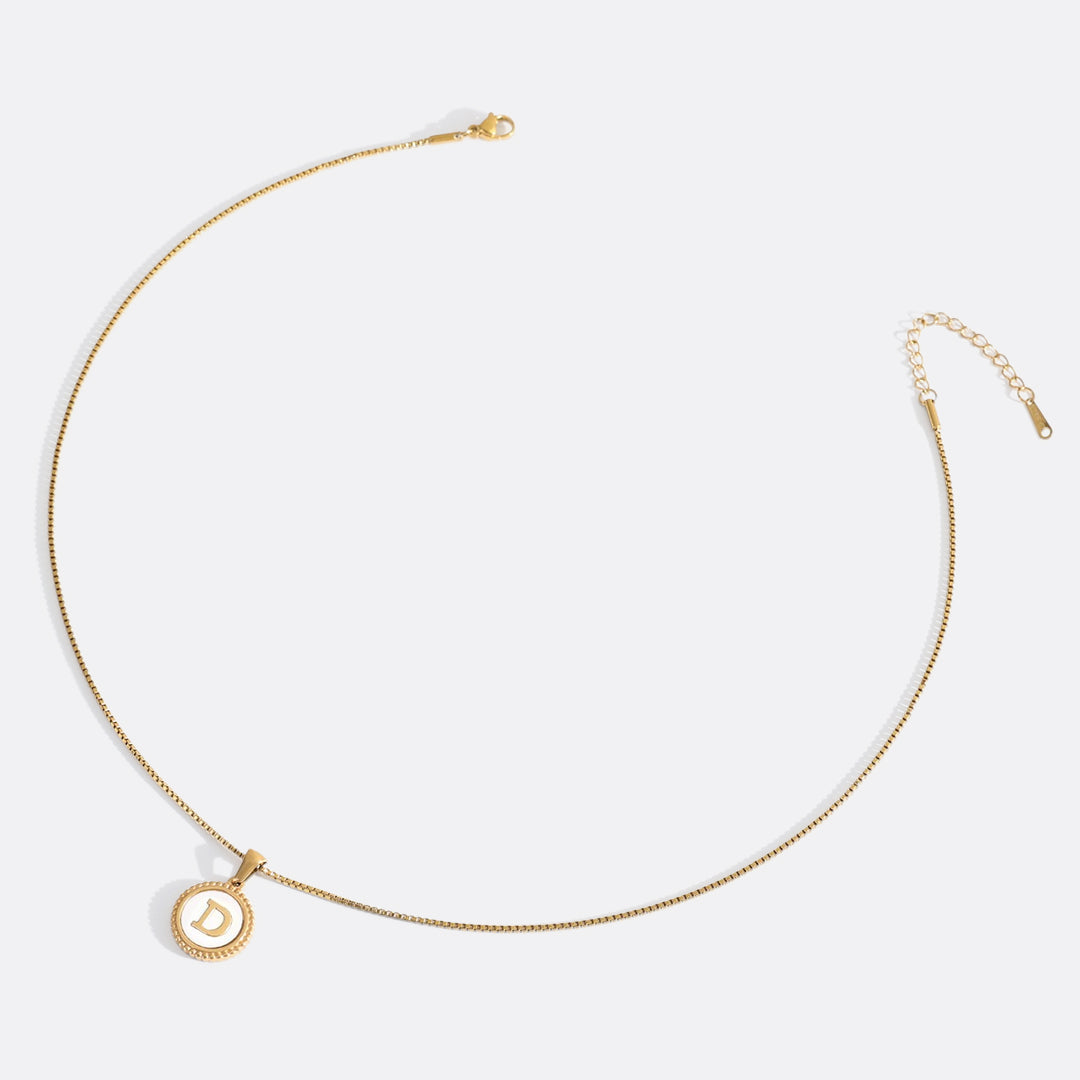 Collana con Lettera a Disco in Madreperla con Catena Box