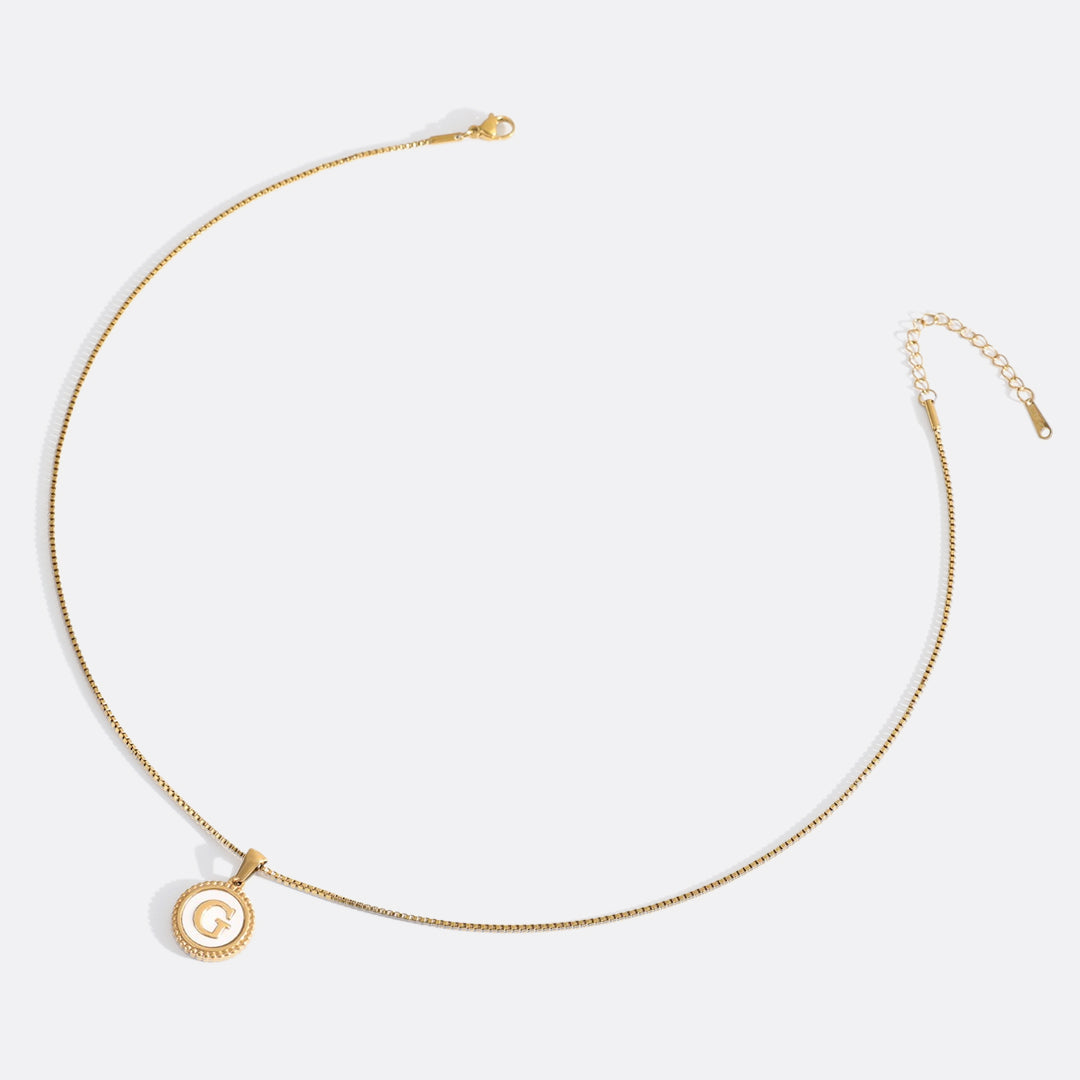 Collana con Lettera a Disco in Madreperla con Catena Box