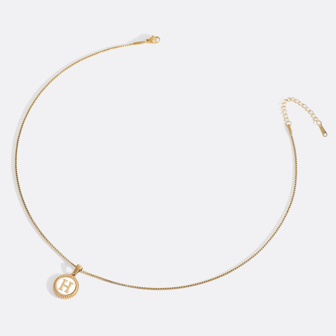 Collana con Lettera a Disco in Madreperla con Catena Box