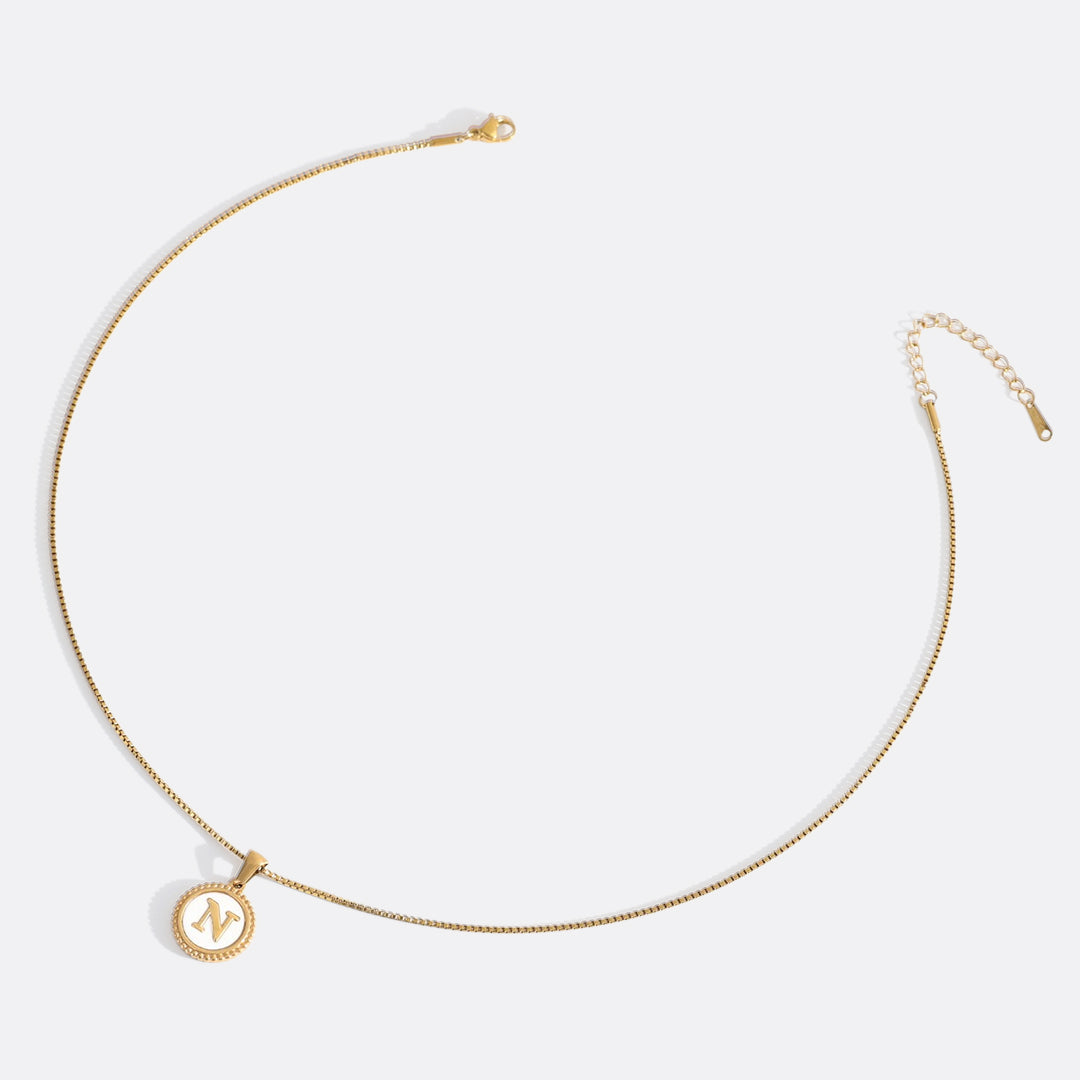 Collana con Lettera a Disco in Madreperla con Catena Box