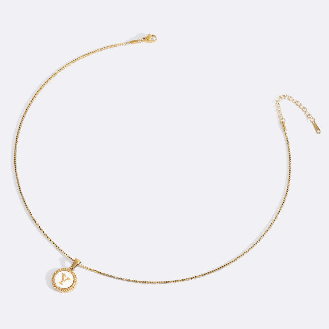 Collana con Lettera a Disco in Madreperla con Catena Box