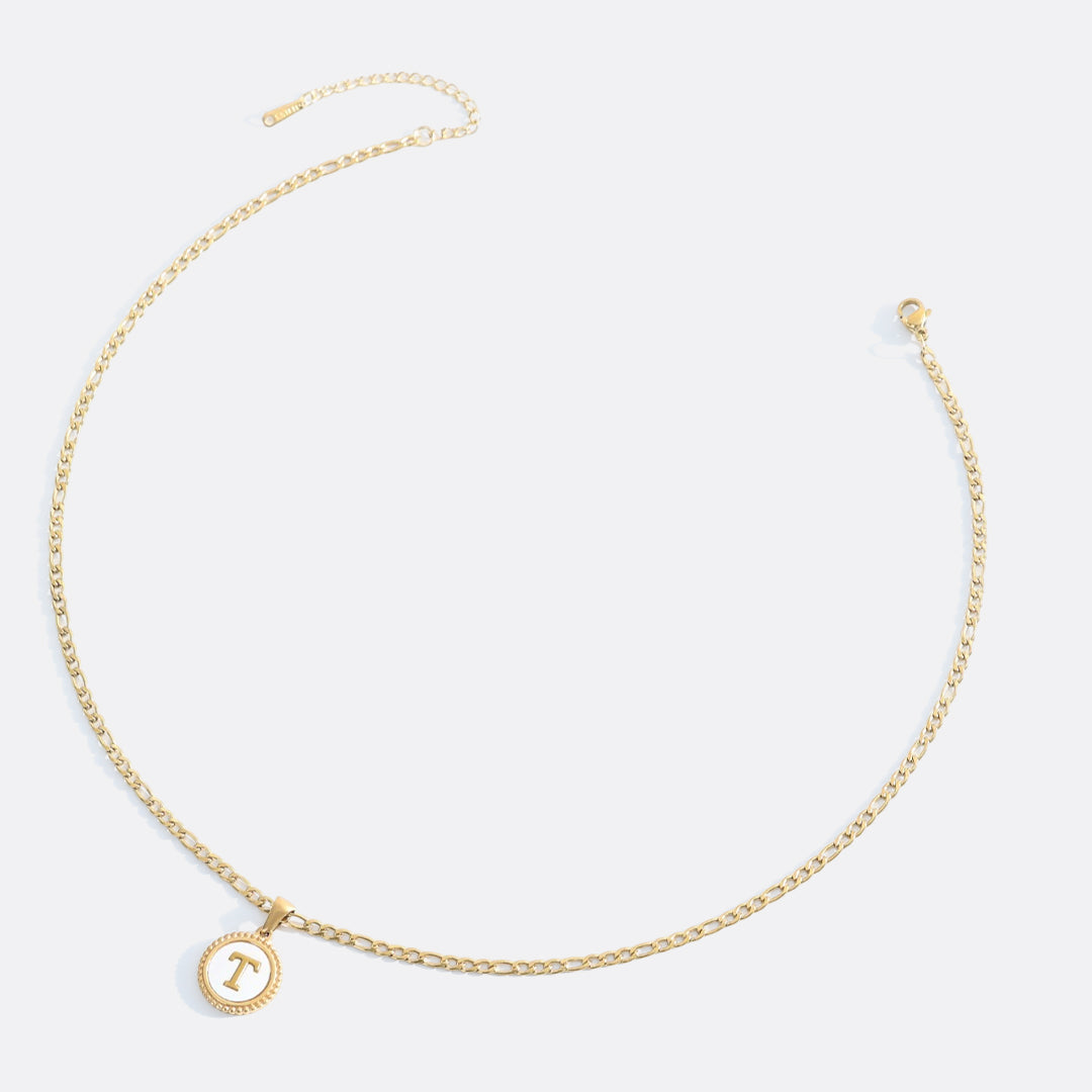 Collana con Lettera a Disco in Madreperla e Catena Figaro
