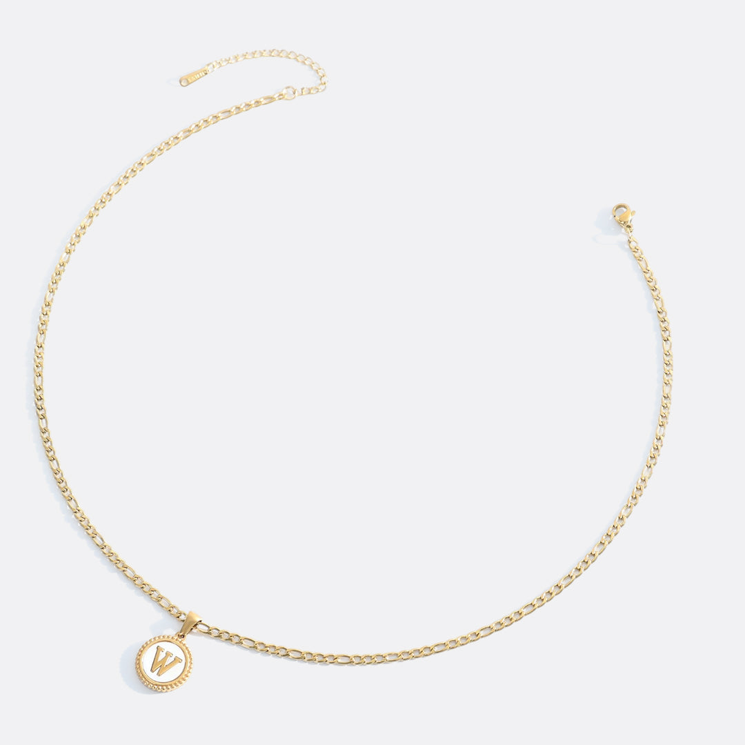 Collana con Lettera a Disco in Madreperla e Catena Figaro