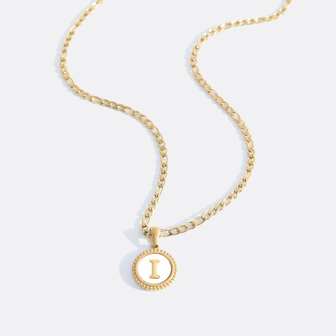 Collana con Lettera a Disco in Madreperla e Catena Figaro