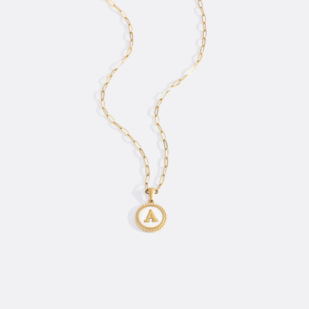 Collana con Lettera su Disco in Madreperla e Catena Paperclip
