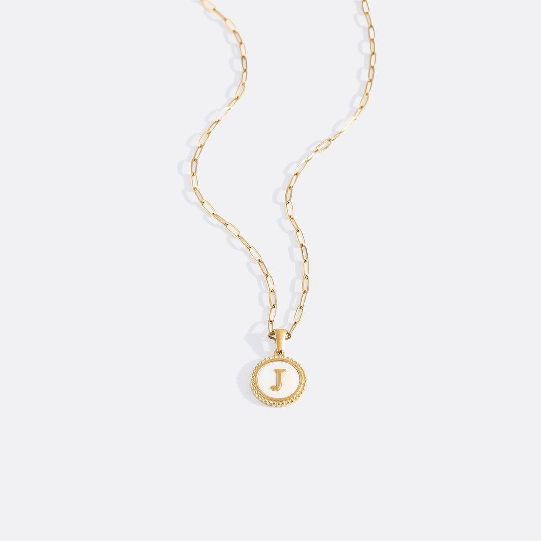 Collana con Lettera su Disco in Madreperla e Catena Paperclip