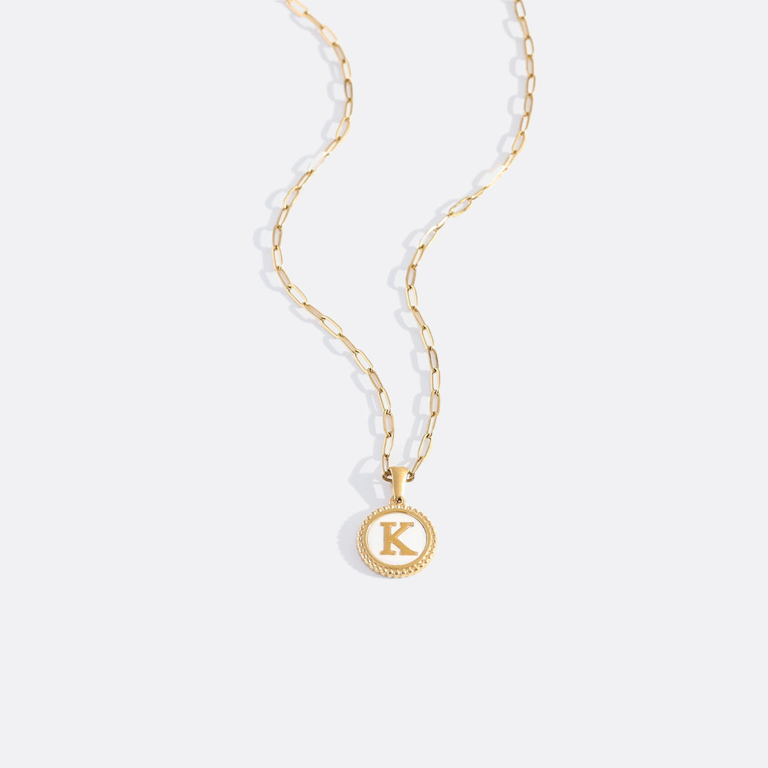 Collana con Lettera su Disco in Madreperla e Catena Paperclip