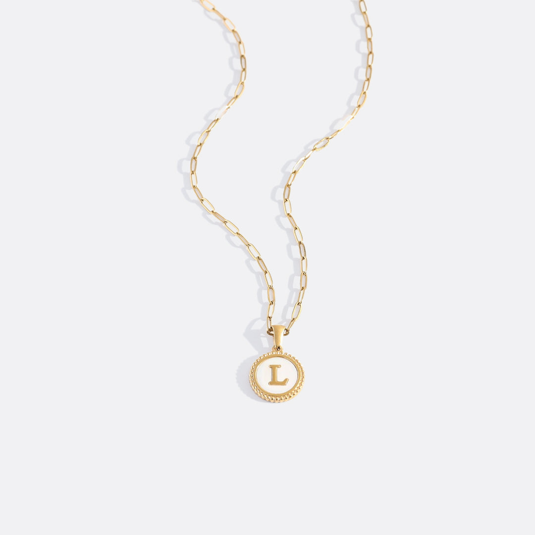 Collana con Lettera su Disco in Madreperla e Catena Paperclip