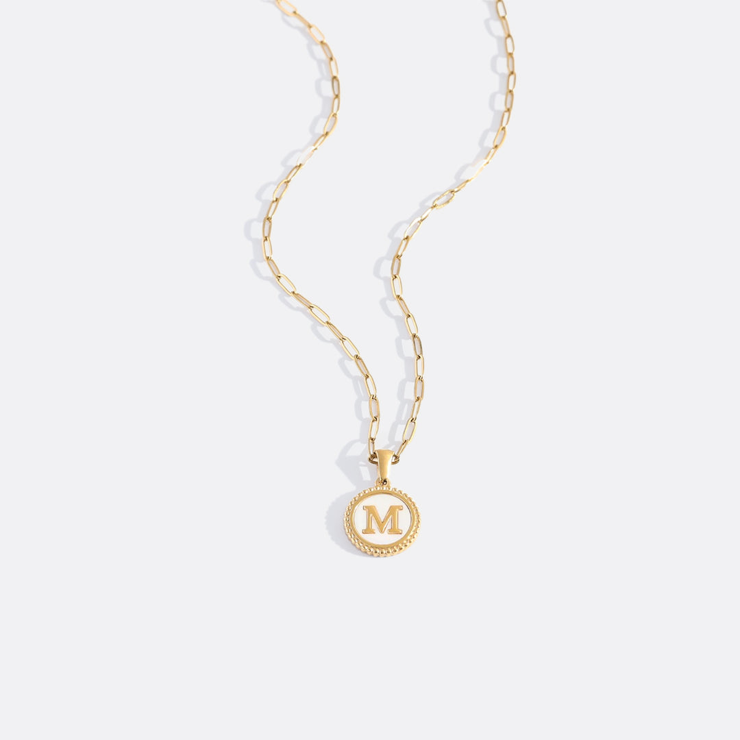 Collana con Lettera su Disco in Madreperla e Catena Paperclip