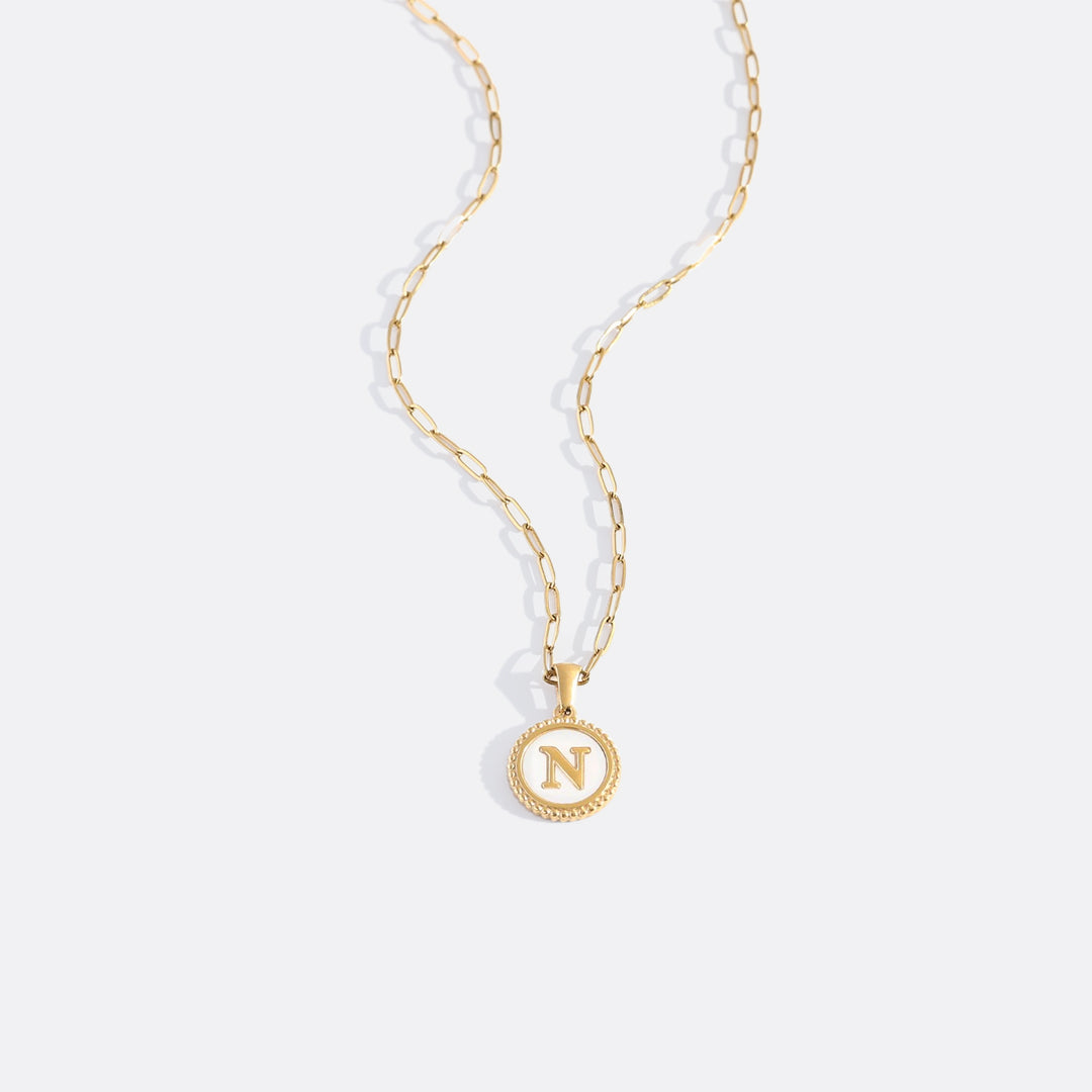 Collana con Lettera su Disco in Madreperla e Catena Paperclip