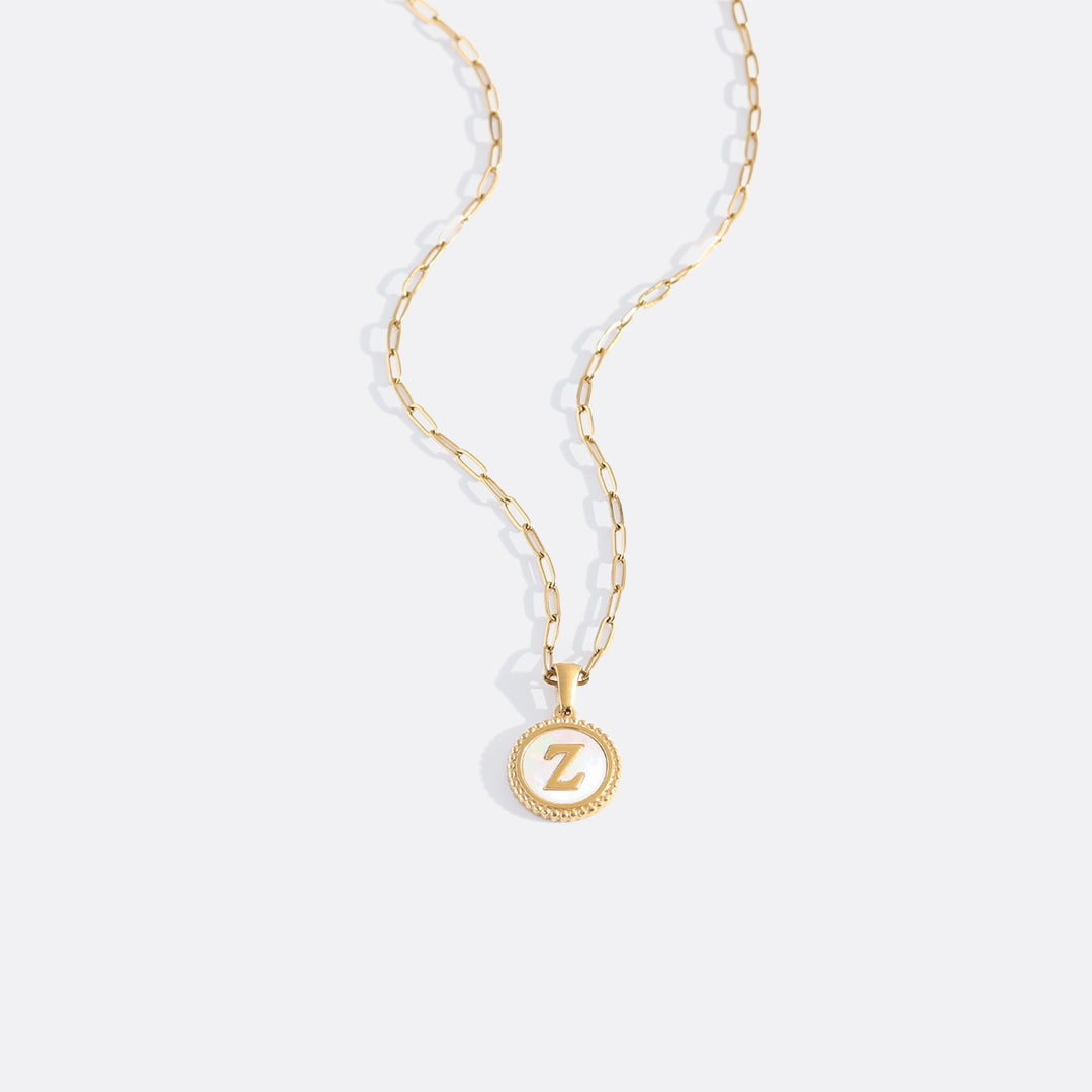 Collana con Lettera su Disco in Madreperla e Catena Paperclip
