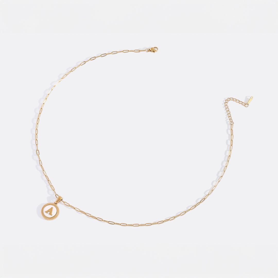 Collana con Lettera su Disco in Madreperla e Catena Paperclip