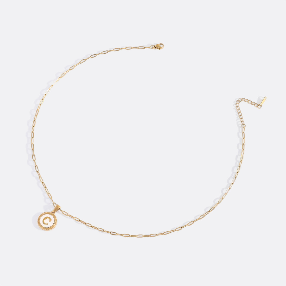 Collana con Lettera su Disco in Madreperla e Catena Paperclip
