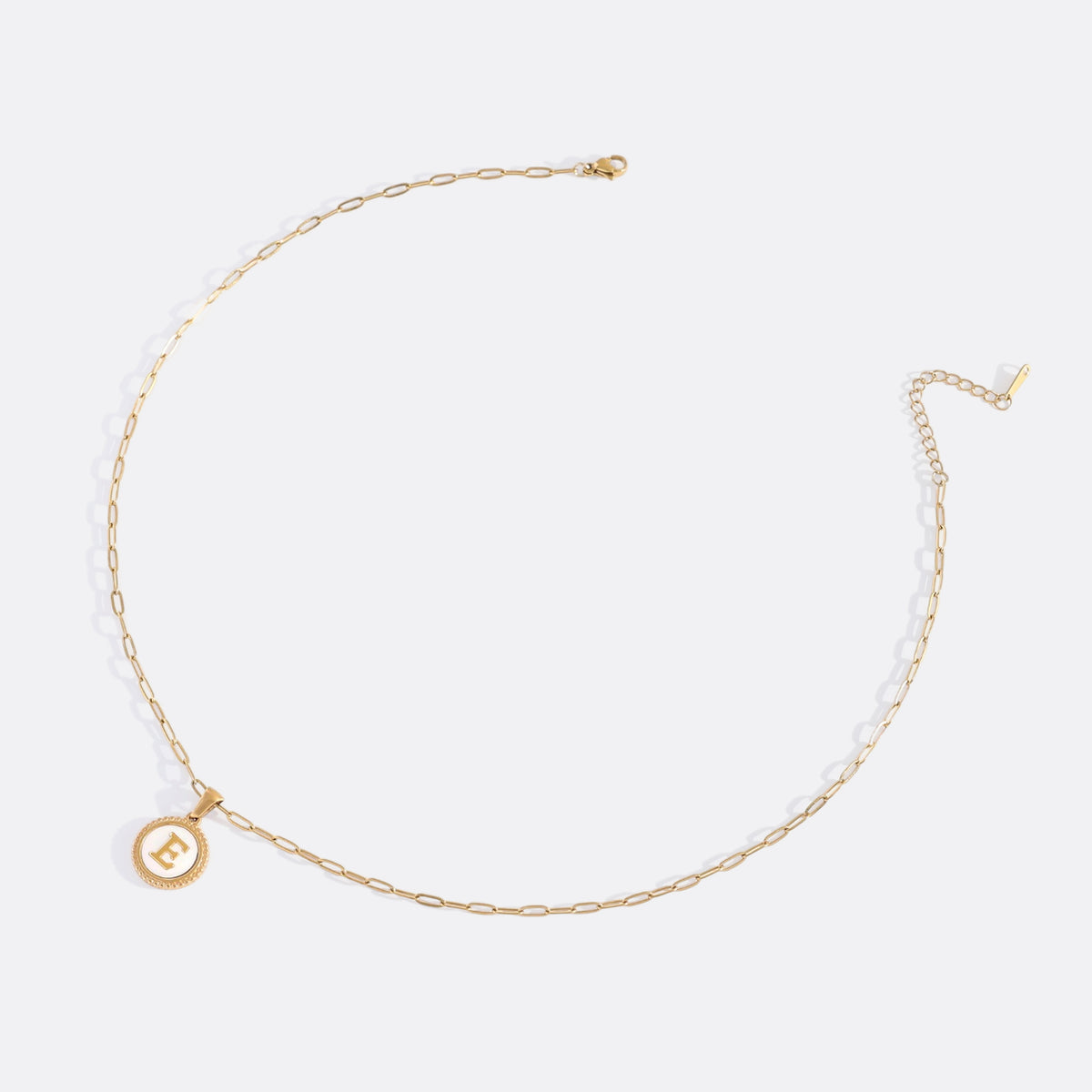 Collana con Lettera su Disco in Madreperla e Catena Paperclip