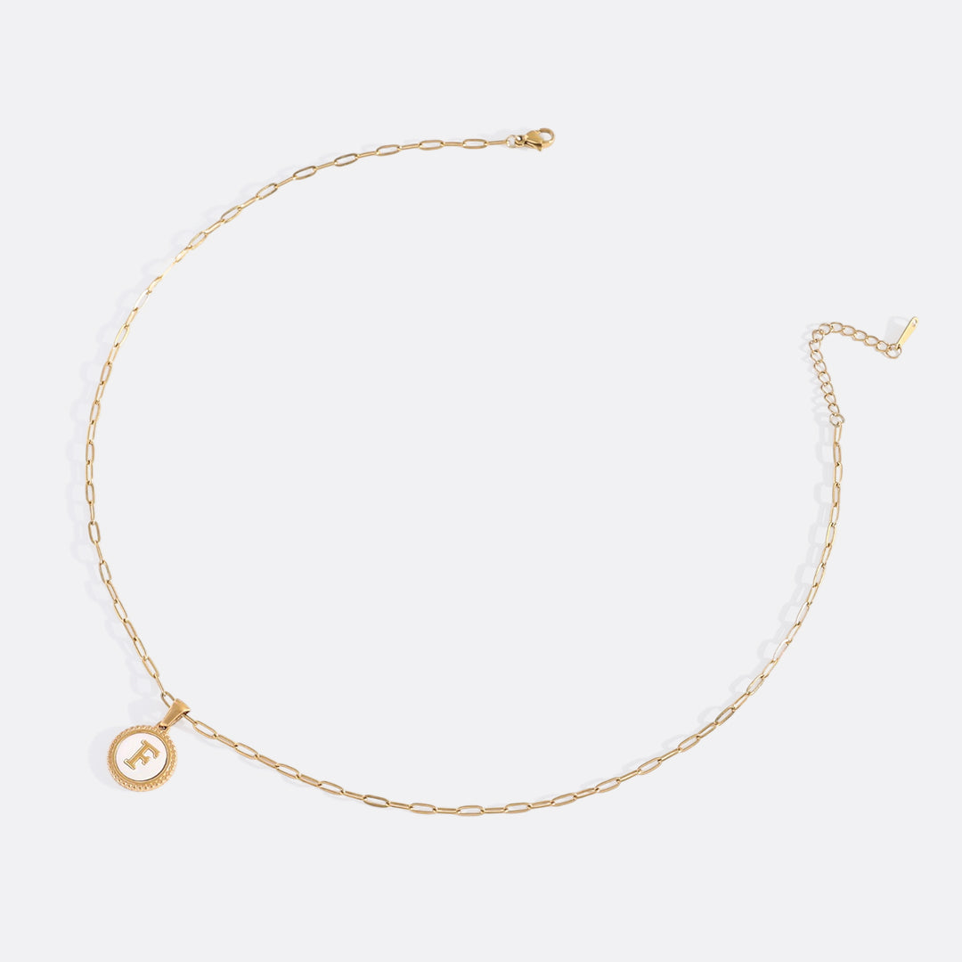 Collana con Lettera su Disco in Madreperla e Catena Paperclip