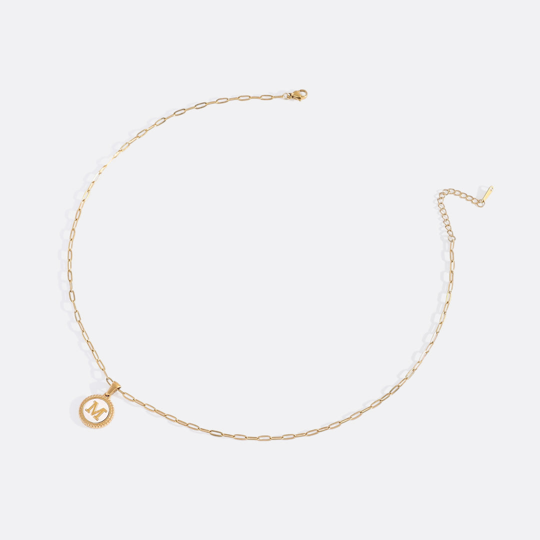 Collana con Lettera su Disco in Madreperla e Catena Paperclip
