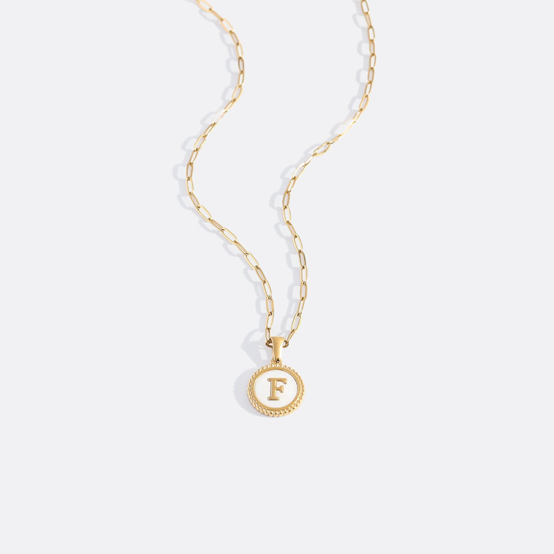 Collana con Lettera su Disco in Madreperla e Catena Paperclip