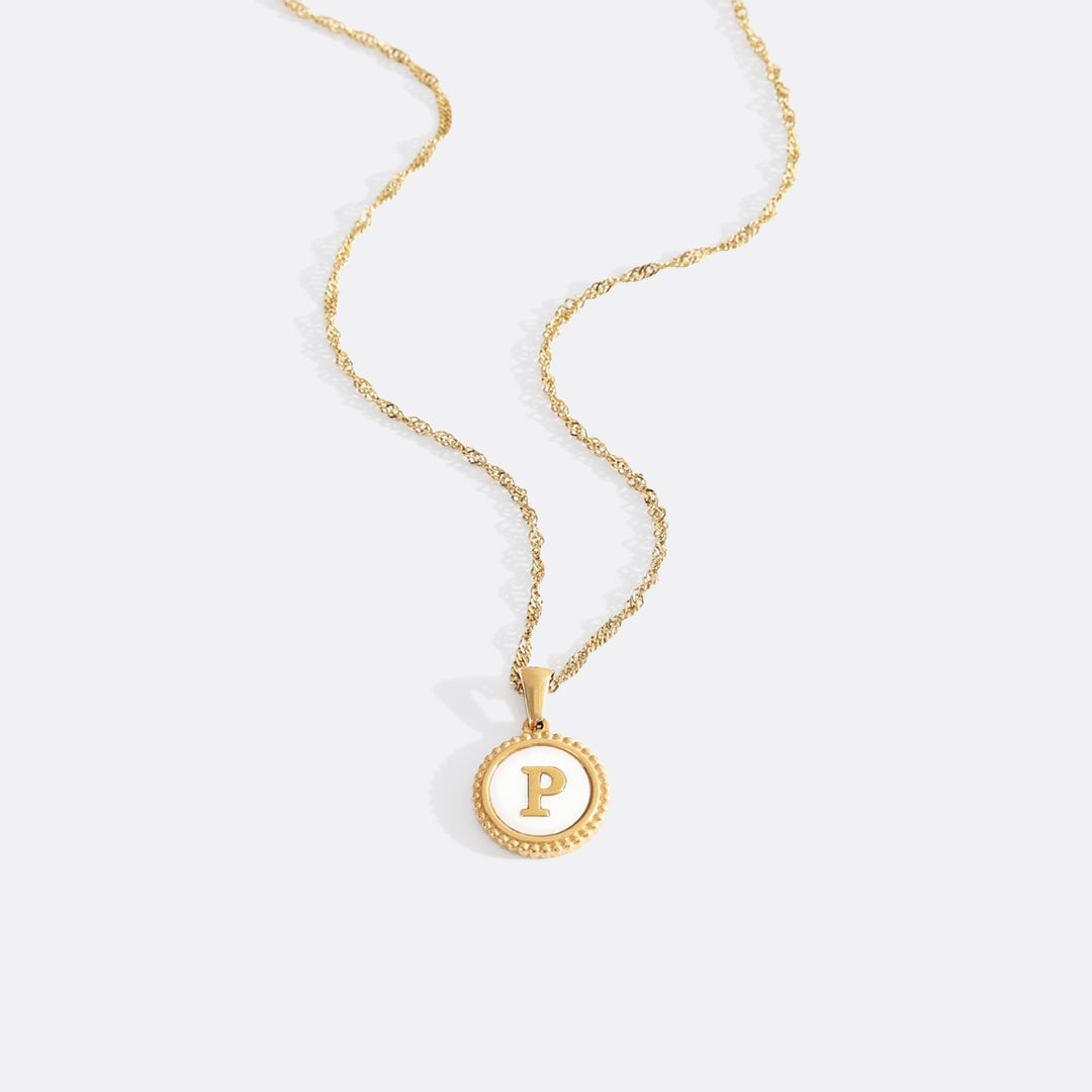 Collana con Lettera su Disco in Madreperla e Catena Ritorta