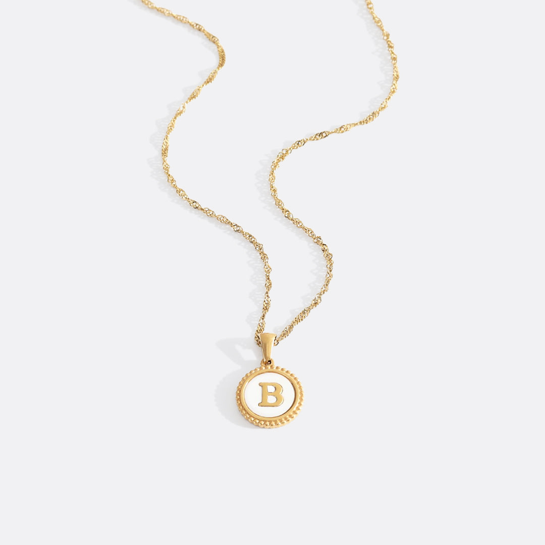 Collana con Lettera su Disco in Madreperla e Catena Ritorta