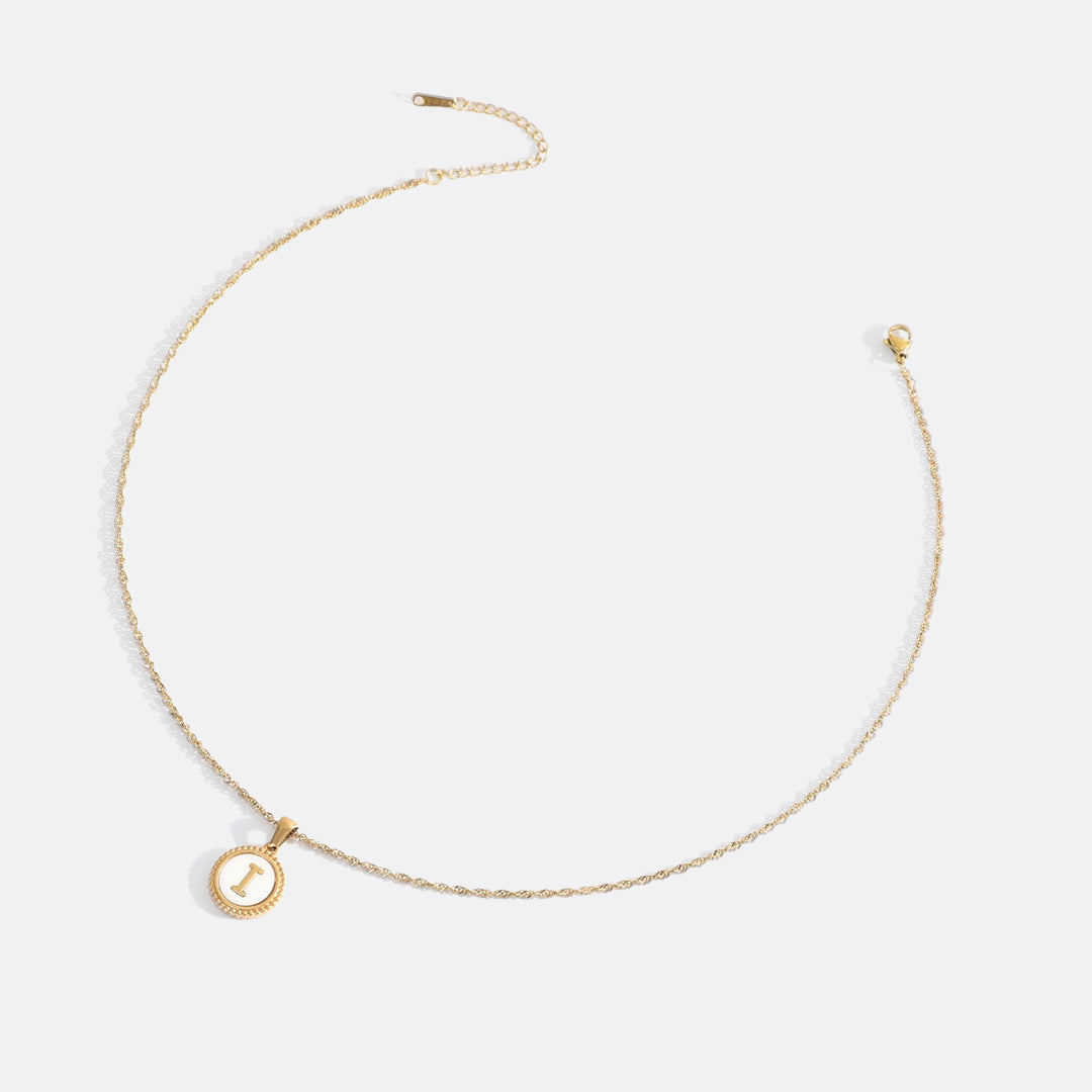 Collana con Lettera su Disco in Madreperla e Catena Ritorta