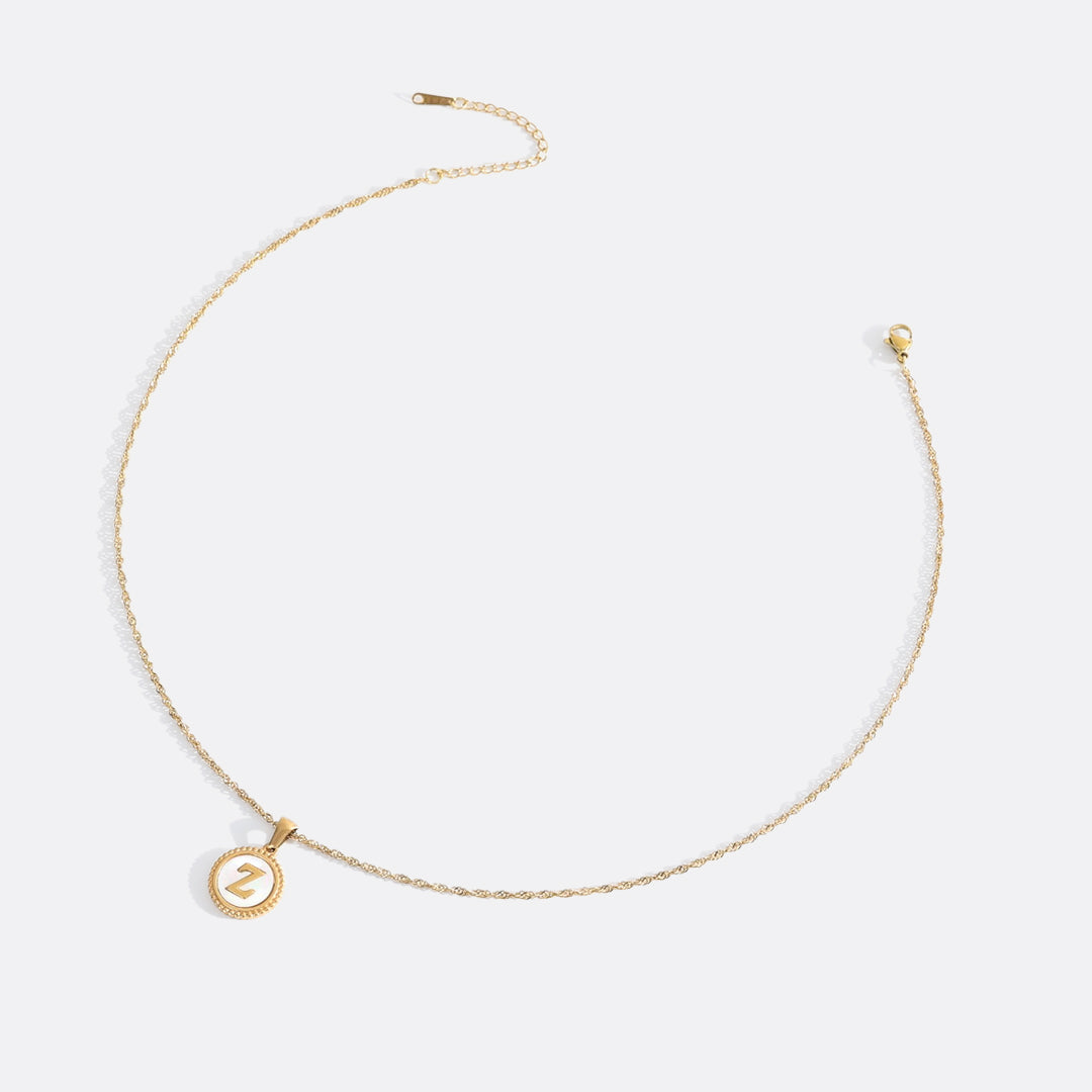 Collana con Lettera su Disco in Madreperla e Catena Ritorta