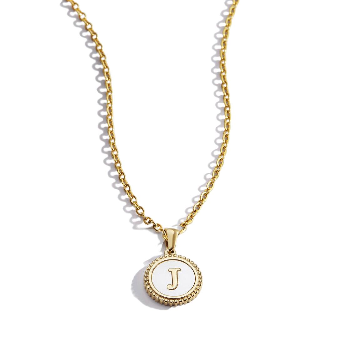Collana con lettera a disco in madreperla con catena a maglie