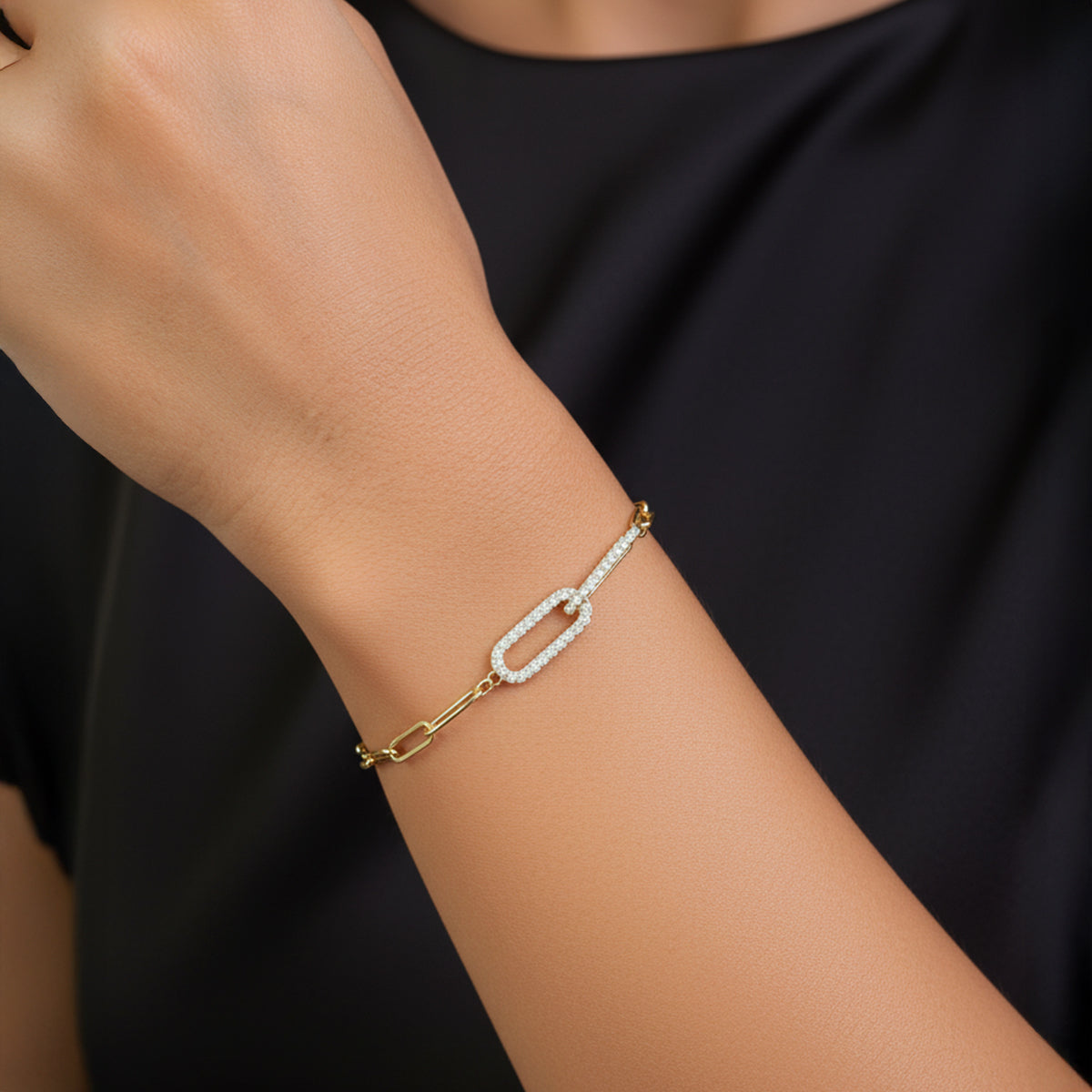 Armband mit Büroklammerkette und Pavé-Fassung