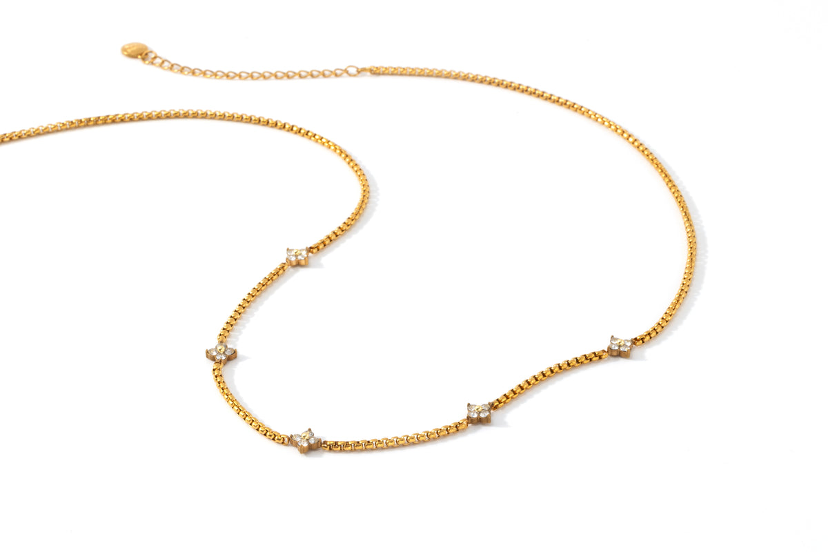 Radiant Clover Necklace, flat lay detail