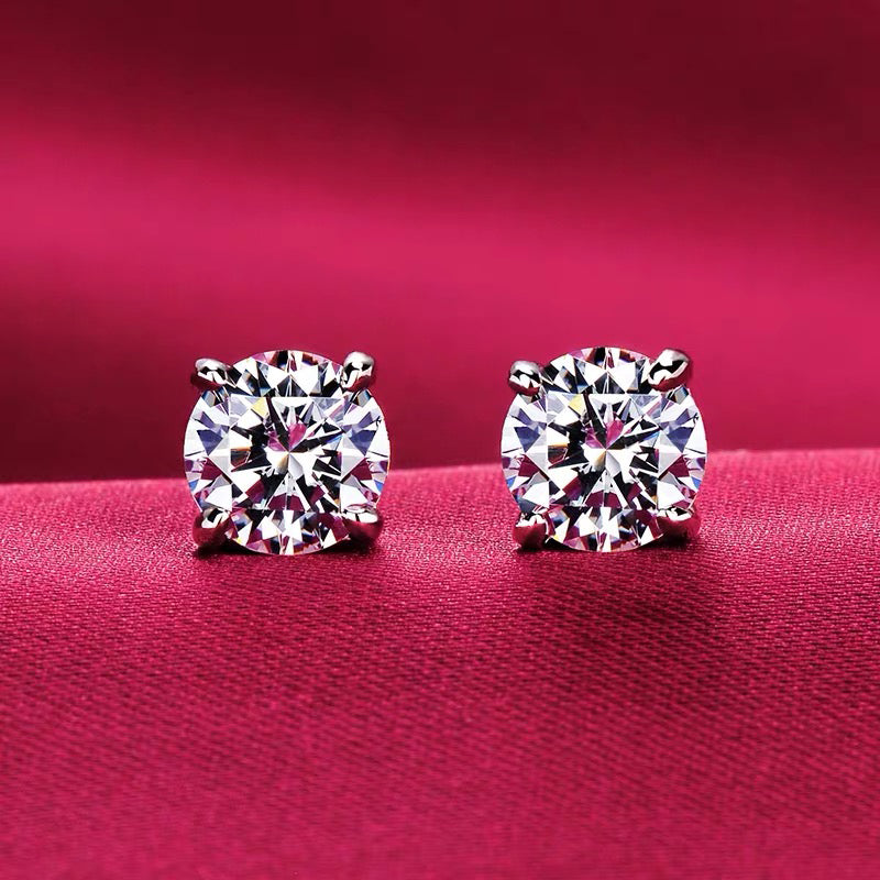 Orecchini a perno classici solitario da 4 mm