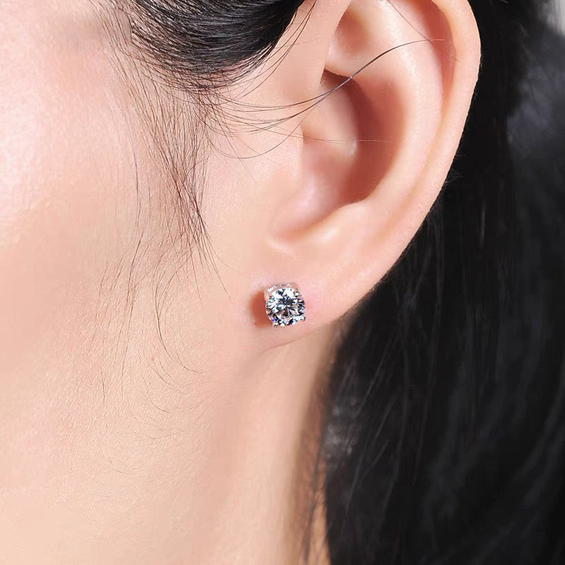 Orecchini a perno classici solitario da 4 mm