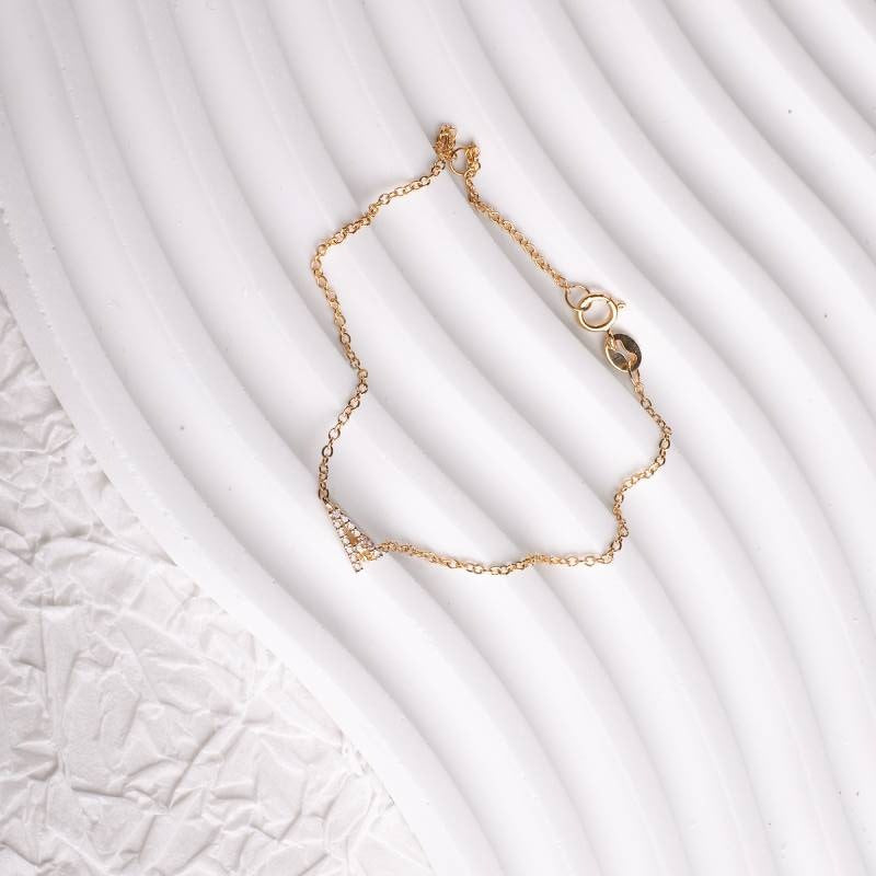 Das Skinny Diamond Initialenarmband