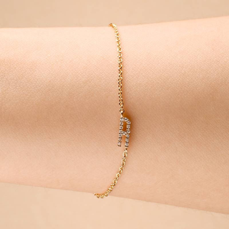 Das Skinny Diamond Initialenarmband